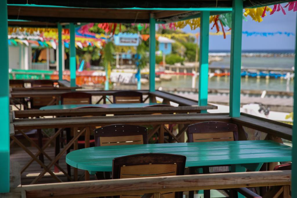 Graham'S Place Guanaja Екстериор снимка