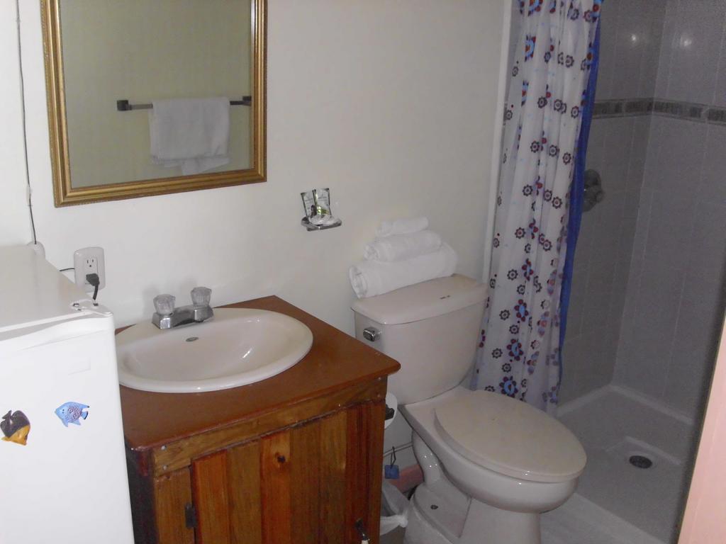 Graham'S Place Guanaja Стая снимка
