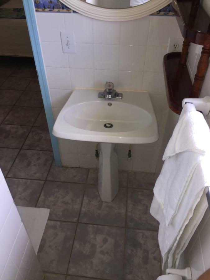 Graham'S Place Guanaja Екстериор снимка