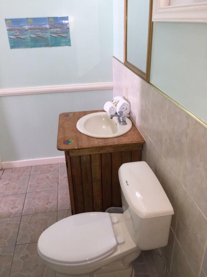 Graham'S Place Guanaja Екстериор снимка